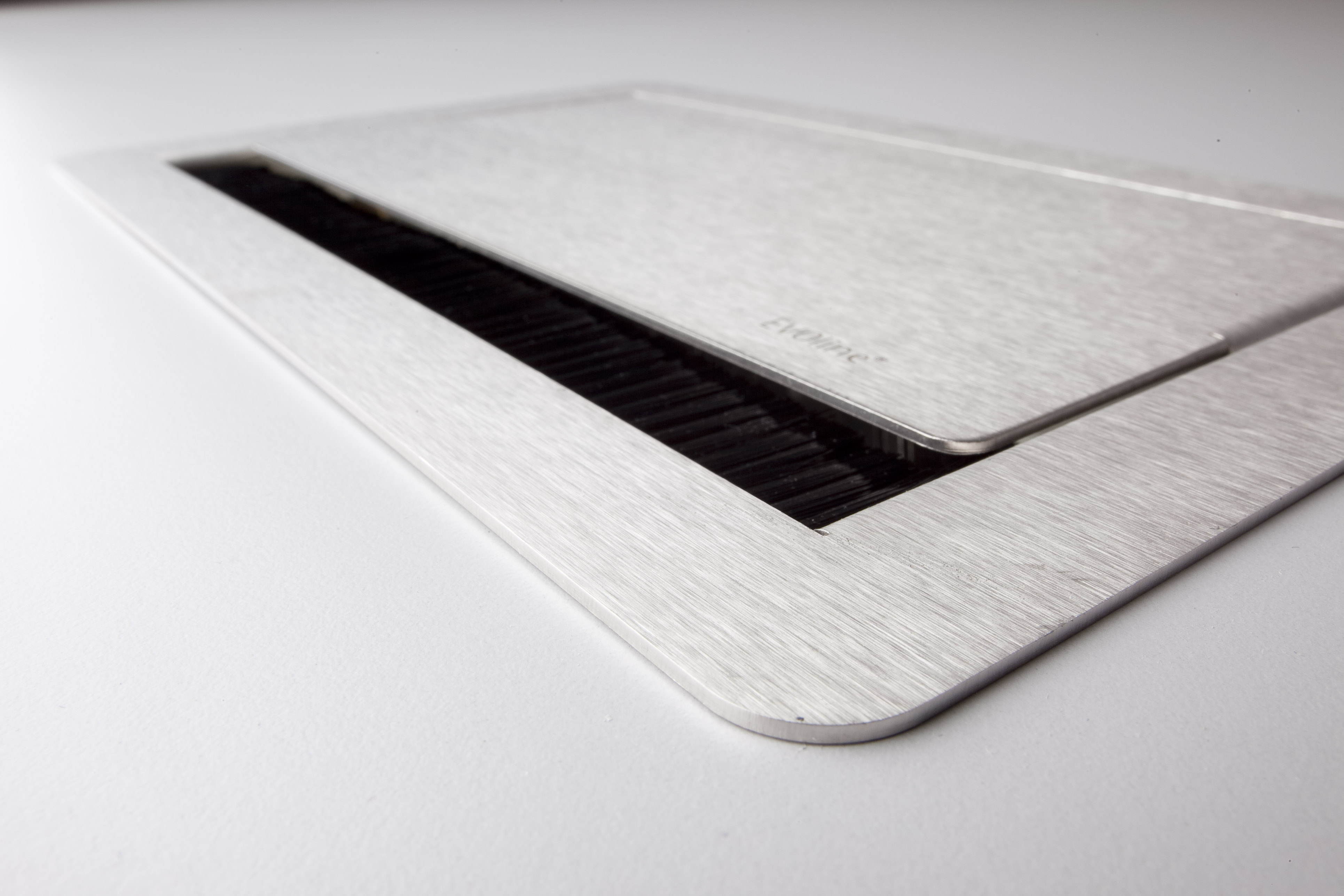 Steckdosenl. 3xStrom, 2xNetzw., ohne Fräsung