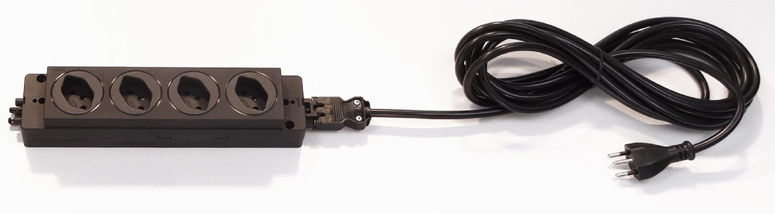 4-fach Steckdosenleiste mit 5m Kabel CH