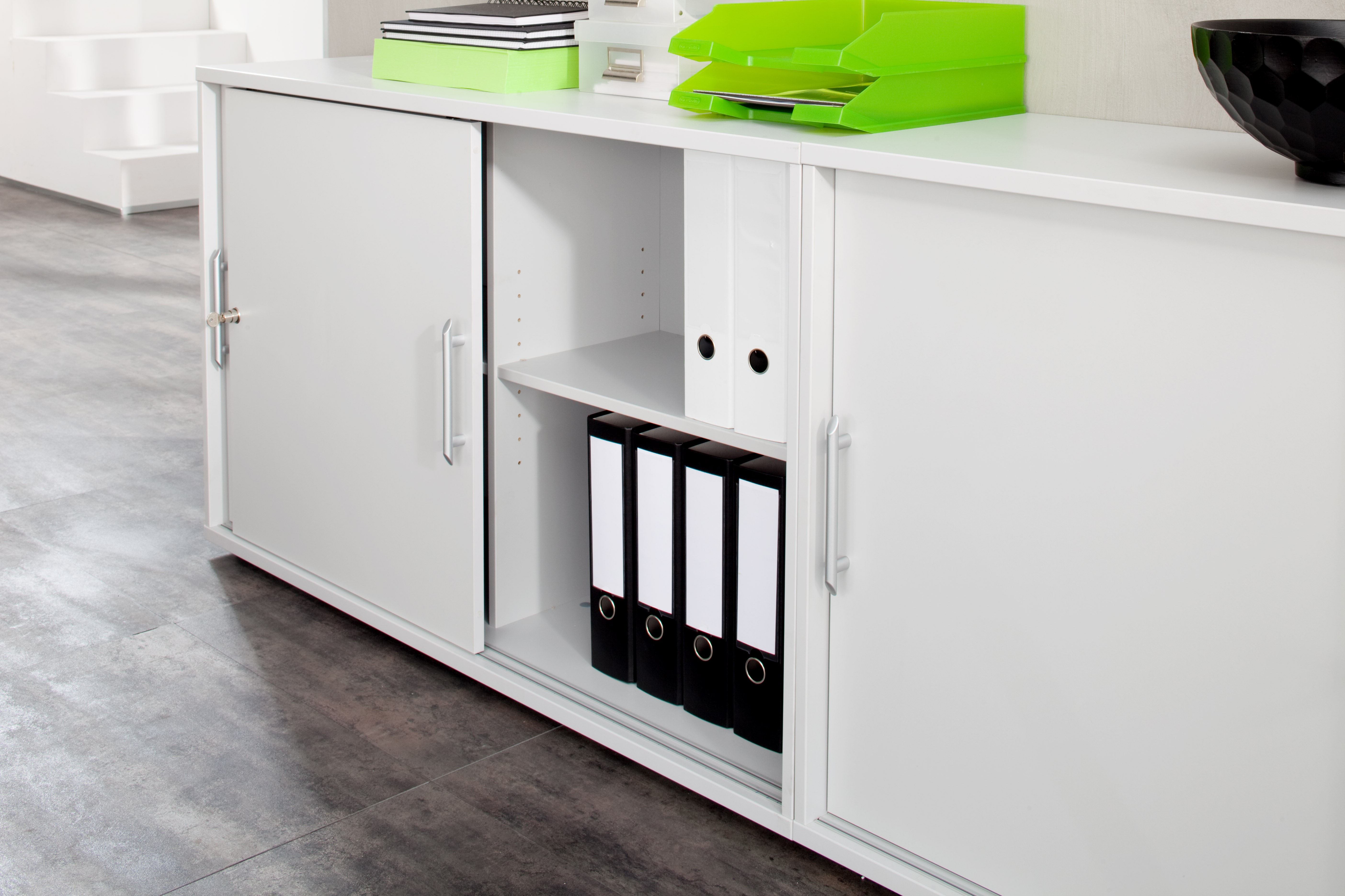 Schiebetürenschrank 3 OH CE Weiß/Nussbaum