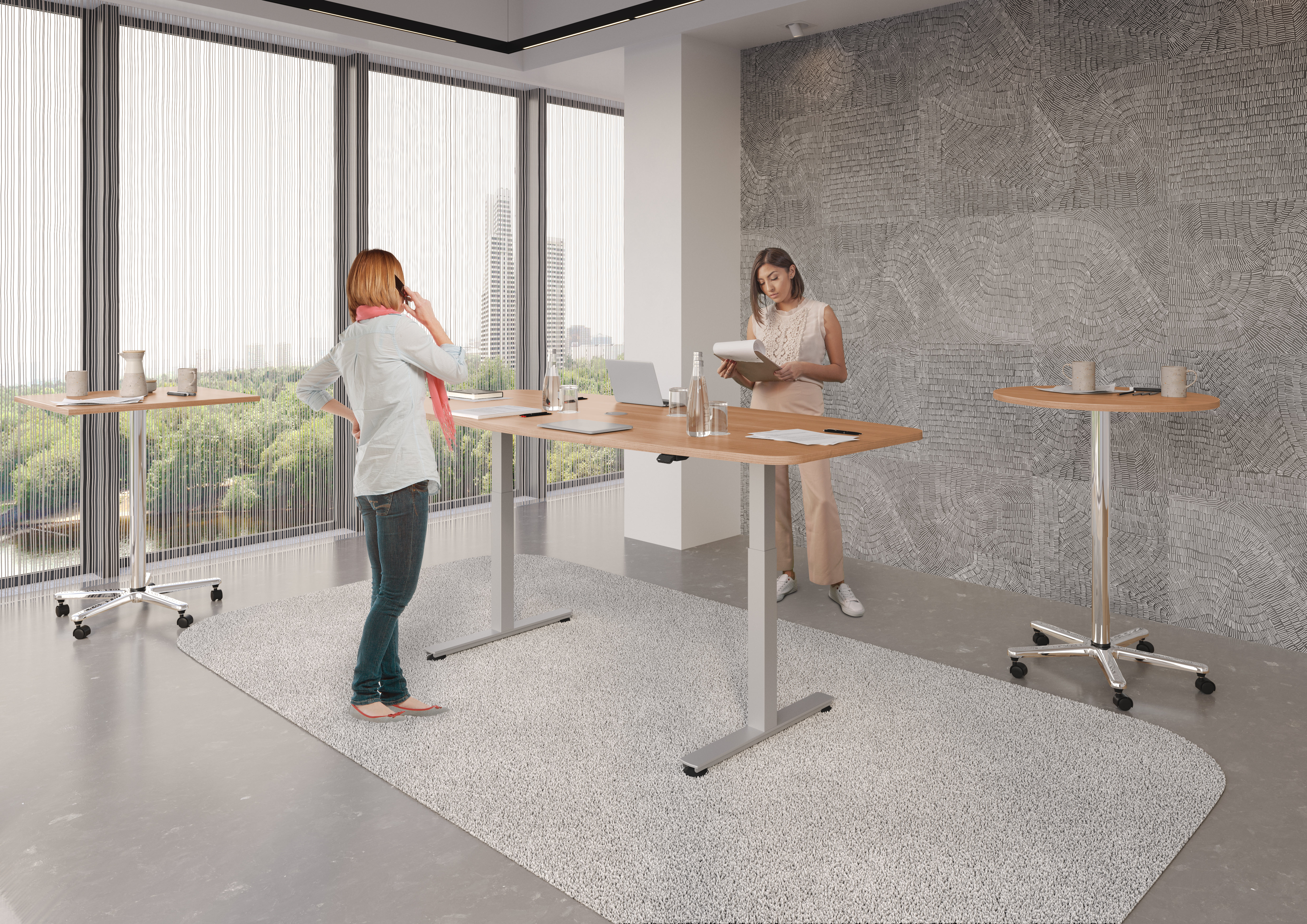 Konferenztisch mit Tastschalter, Eiche