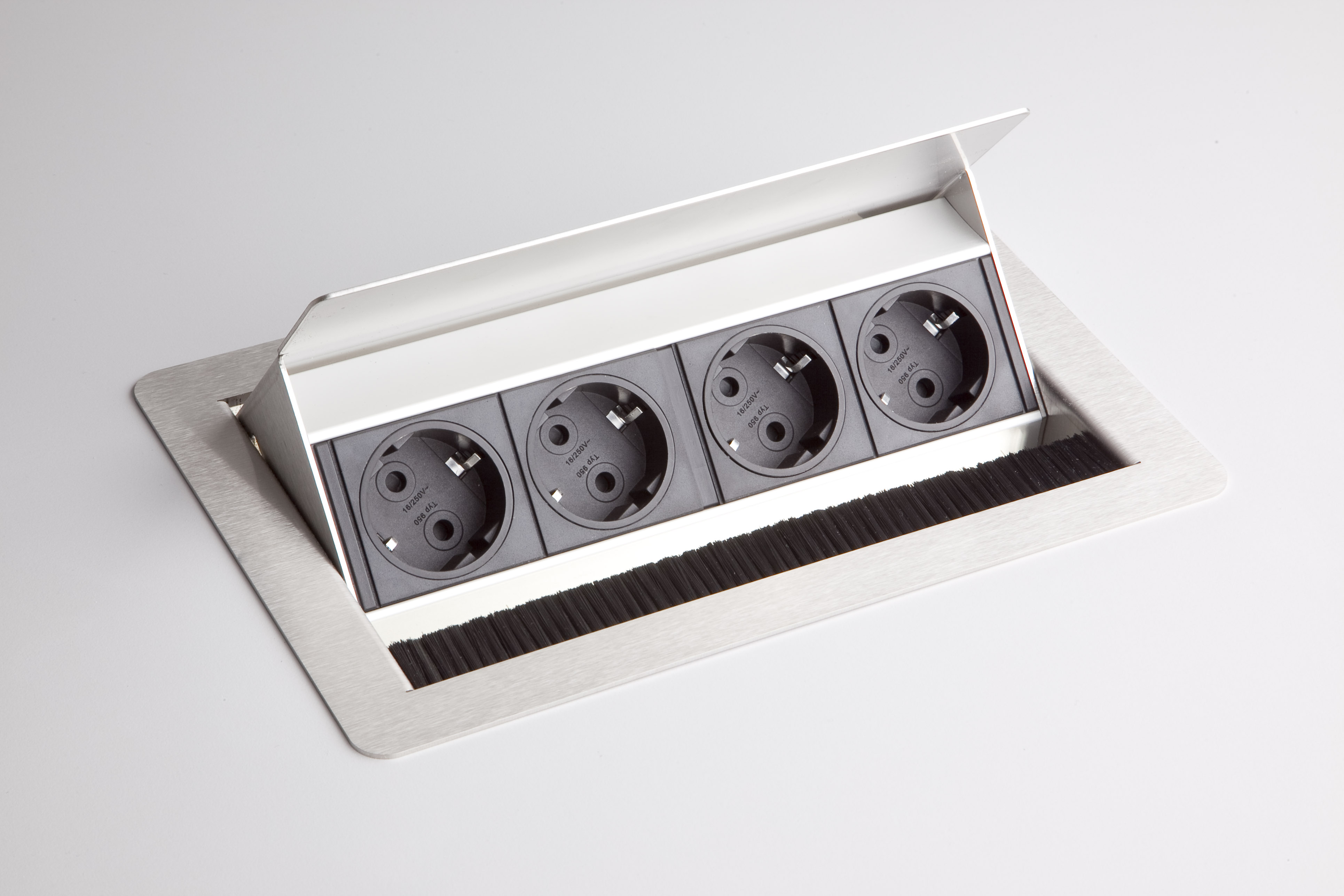 Steckdosenl. 4xStrom, mit Fräsung